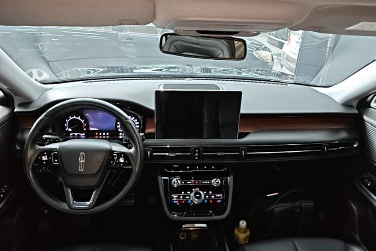 Used Lincoln Corsair 2021 2.0T Two-Wheel-Drive Luxury Edition Center Console