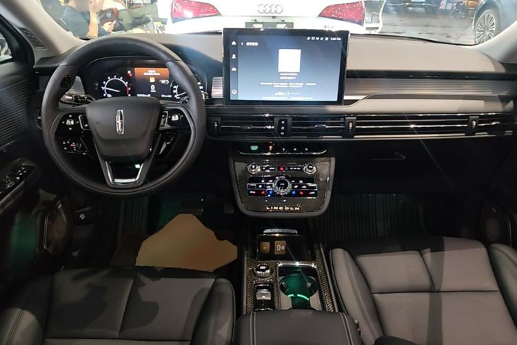 Used Lincoln Corsair 2021 2.0T Two-Wheel Drive Deluxe Edition Center Console