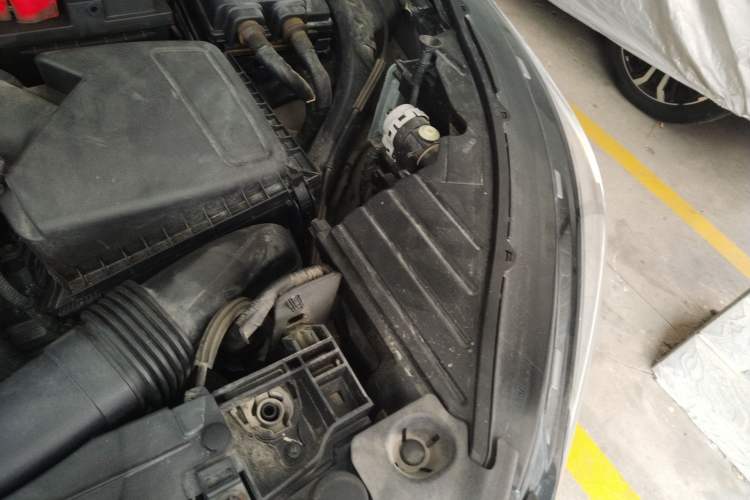 Used Lincoln Corsair 2021 2.0T Two-Wheel-Drive Luxury Edition Engine Bay Left