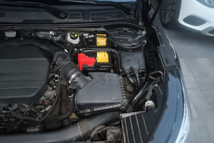 Used Lincoln Corsair 2021 2.0T Four-Wheel Drive Prestige Edition Engine Bay Left