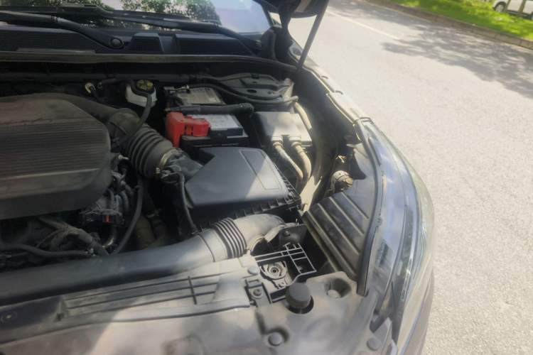 Used Lincoln Corsair 2021 2.0T Two-Wheel-Drive Luxury Edition Engine Bay Left