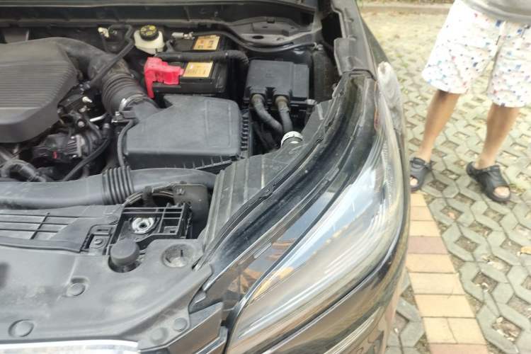 Used Lincoln Corsair 2021 2.0T Two-Wheel-Drive Luxury Edition Engine Bay Left