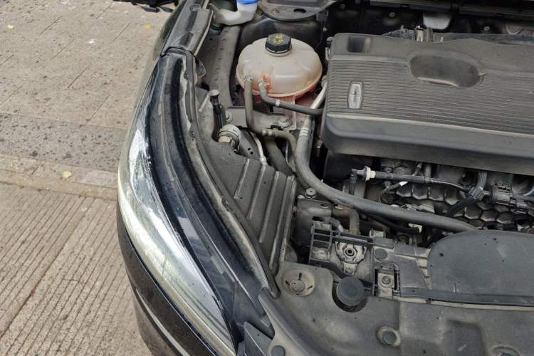 Used Lincoln Corsair 2021 2.0T Two-Wheel Drive Deluxe Edition Engine Bay Right