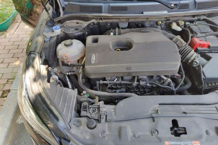 Used Lincoln Corsair 2021 2.0T Two-Wheel Drive Deluxe Edition Engine Bay Right