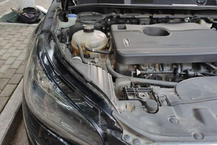 Used Lincoln Corsair 2021 2.0T Two-Wheel Drive Deluxe Edition Engine Bay Right