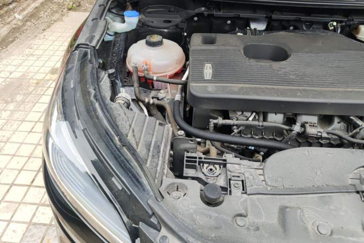 Used Lincoln Corsair 2021 2.0T Two-Wheel Drive Deluxe Edition Engine Bay Right