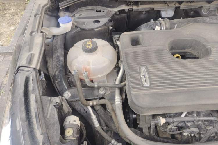 Used Lincoln Corsair 2021 2.0T Two-Wheel-Drive Luxury Edition Engine Bay Right