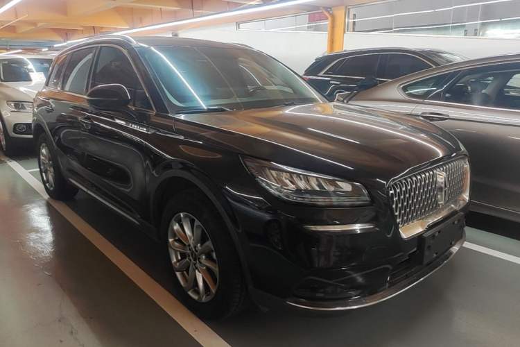 Used Lincoln Corsair 2021 2.0T Two-Wheel Drive Deluxe Edition Front Right 45 Deg