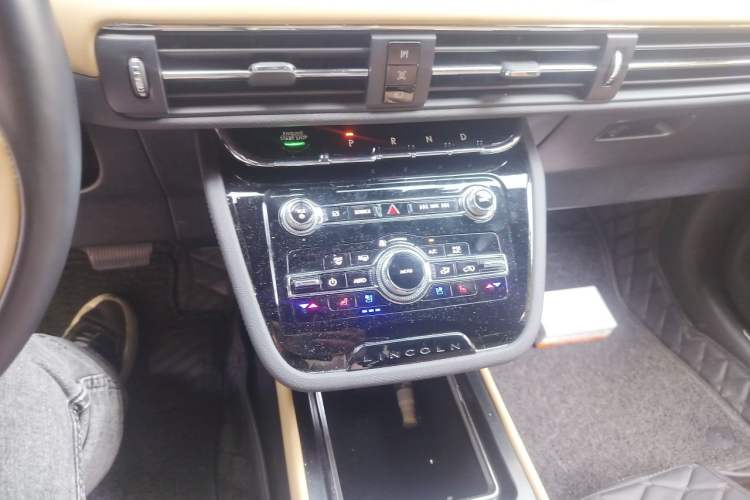 Used Lincoln Corsair 2021 2.0T Two-Wheel-Drive Luxury Edition Gear Lever