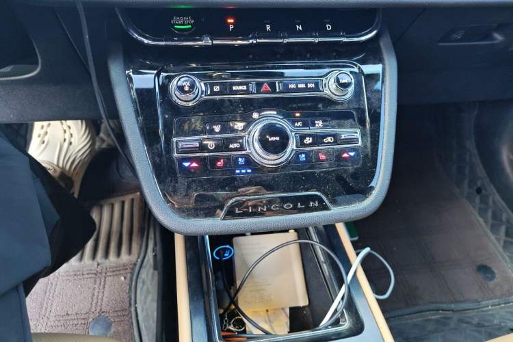 Used Lincoln Corsair 2021 2.0T Two-Wheel-Drive Luxury Edition Gear Lever