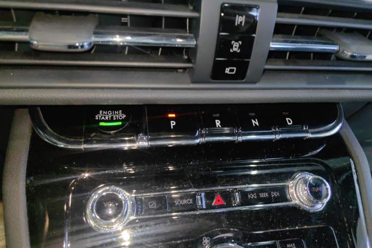 Used Lincoln Corsair 2021 2.0T Two-Wheel-Drive Luxury Edition Gear Lever