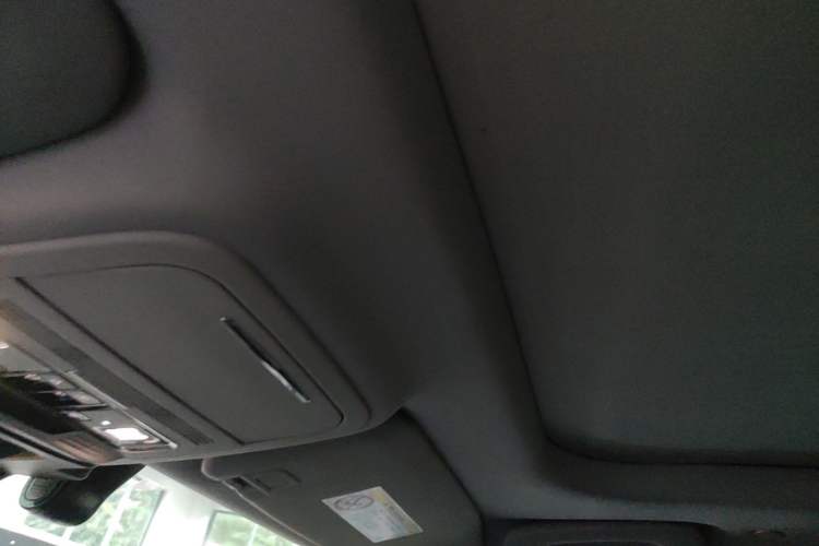 Used Lincoln Corsair 2021 2.0T Two-Wheel Drive Deluxe Edition Headliner