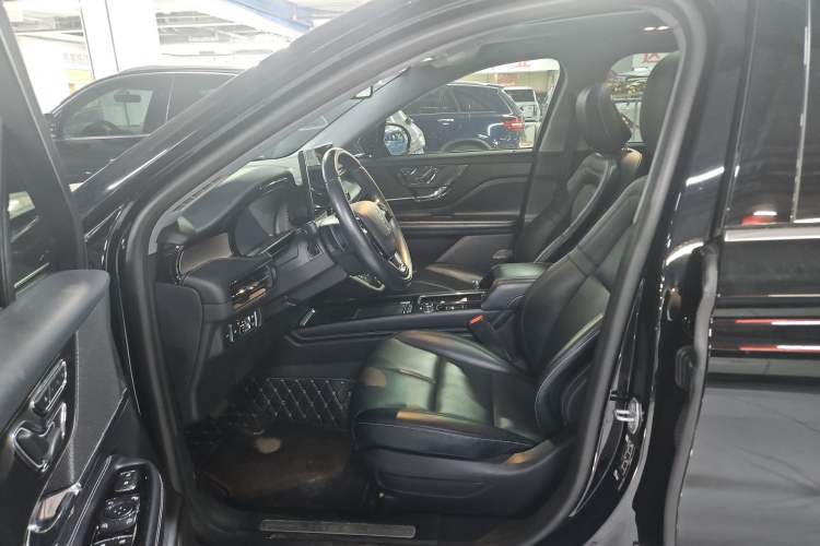 Used Lincoln Corsair 2021 2.0T Two-Wheel Drive Deluxe Edition Interior 1