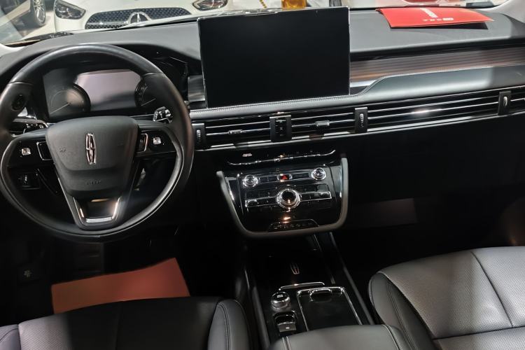 Used Lincoln Corsair 2021 2.0T Two-Wheel Drive Deluxe Edition Interior 1