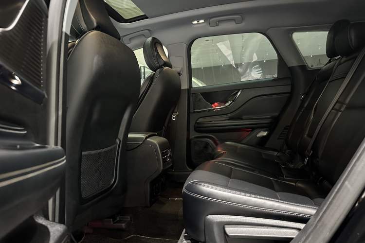 Used Lincoln Corsair 2021 2.0T Two-Wheel Drive Deluxe Edition Interior 2