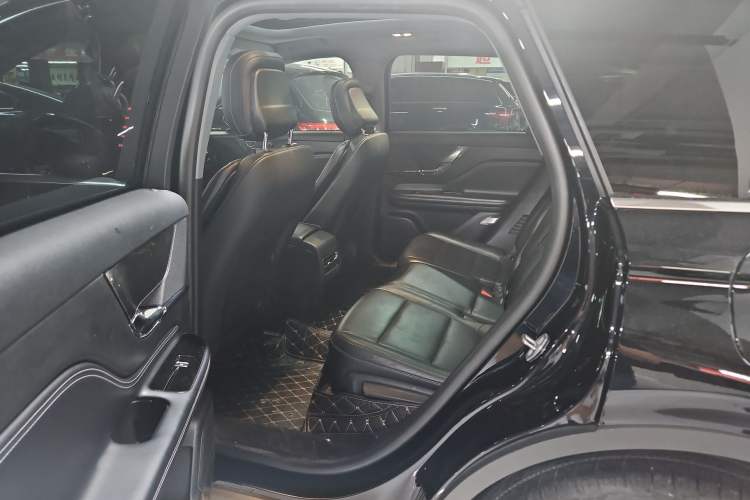 Used Lincoln Corsair 2021 2.0T Two-Wheel Drive Deluxe Edition Interior 2