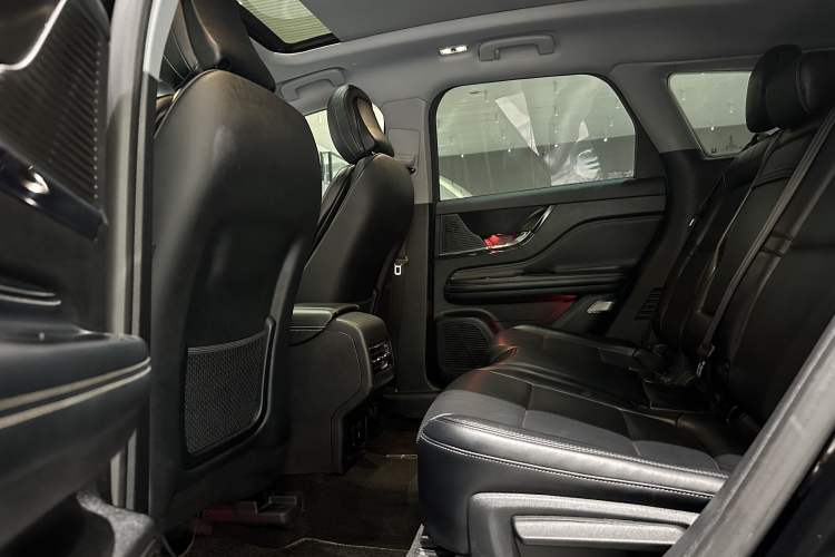 Used Lincoln Corsair 2021 2.0T Two-Wheel Drive Deluxe Edition Interior 2