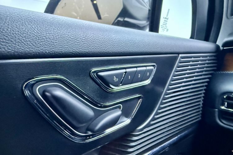 Used Lincoln Corsair 2021 2.0T Two-Wheel-Drive Luxury Edition Interior 8