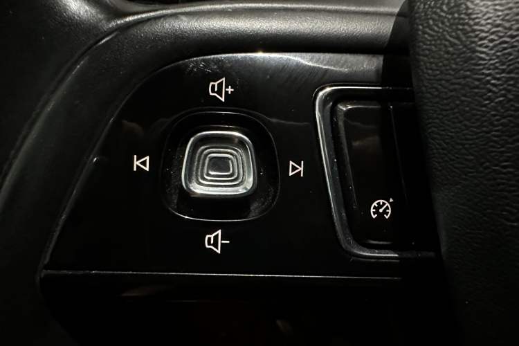 Used Lincoln Corsair 2021 2.0T Two-Wheel Drive Deluxe Edition Interior 9