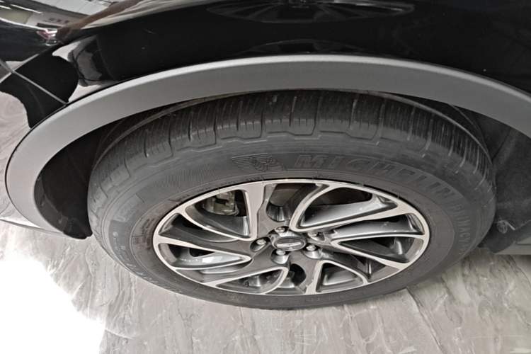 Used Lincoln Corsair 2021 2.0T Two-Wheel-Drive Luxury Edition Left Front Wheel Hub
