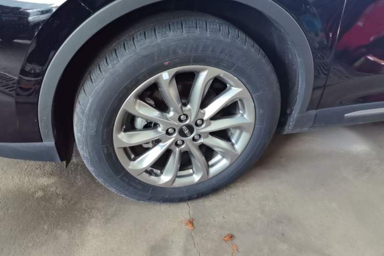 Used Lincoln Corsair 2021 2.0T Two-Wheel Drive Deluxe Edition Left Front Wheel Hub
