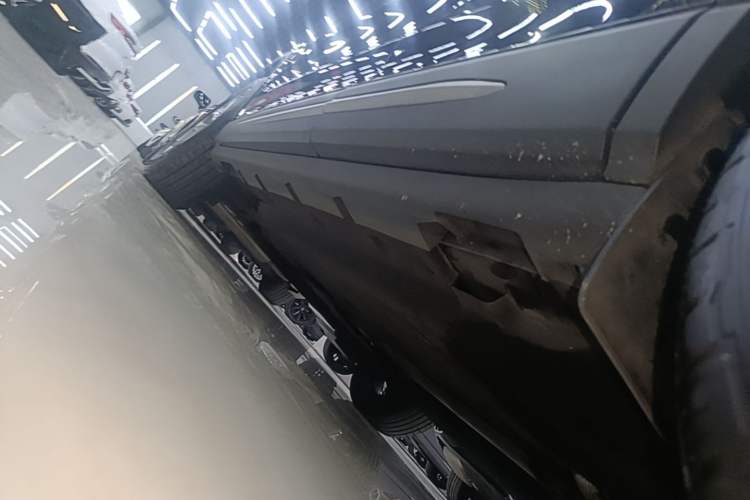Used Lincoln Corsair 2021 2.0T Two-Wheel Drive Deluxe Edition Left Side Sill