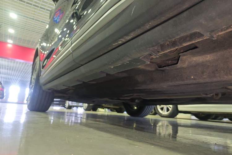 Used Lincoln Corsair 2021 2.0T Two-Wheel-Drive Luxury Edition Left Side Sill