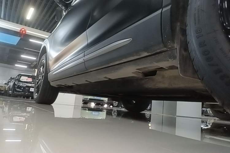 Used Lincoln Corsair 2021 2.0T Two-Wheel-Drive Luxury Edition Left Side Sill