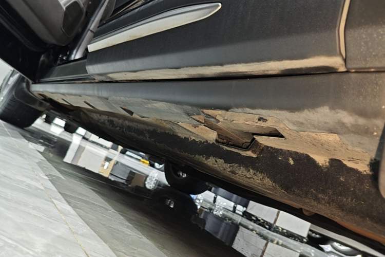 Used Lincoln Corsair 2021 2.0T Two-Wheel Drive Deluxe Edition Left Side Sill