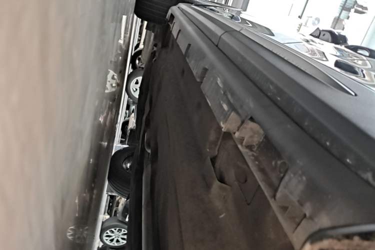 Used Lincoln Corsair 2021 2.0T Two-Wheel-Drive Luxury Edition Left Side Sill