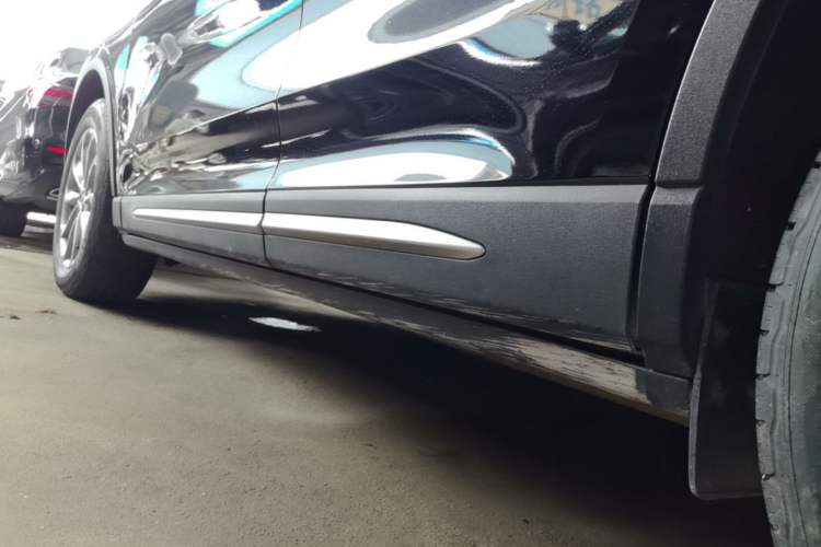 Used Lincoln Corsair 2021 2.0T Two-Wheel Drive Deluxe Edition Left Side Sill