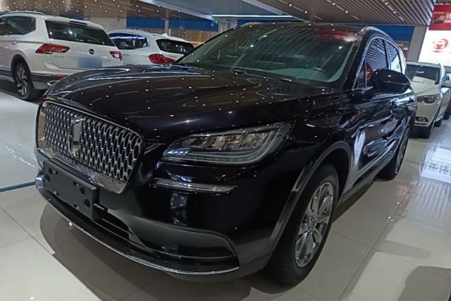 Ojetý Lincoln Corsair 2021 2.0T Two-Wheel Drive Deluxe Edition