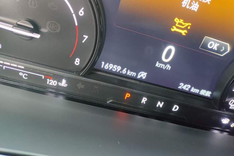 Used Lincoln Corsair 2021 2.0T Two-Wheel Drive Deluxe Edition Odometer Close Up