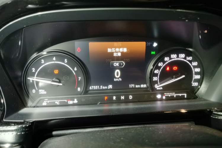 Used Lincoln Corsair 2021 2.0T Two-Wheel Drive Deluxe Edition Odometer Close Up