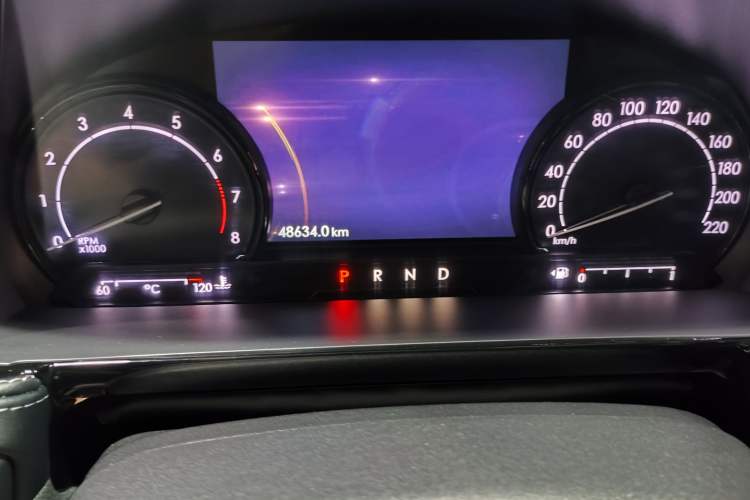 Used Lincoln Corsair 2021 2.0T Two-Wheel Drive Deluxe Edition Odometer Close Up