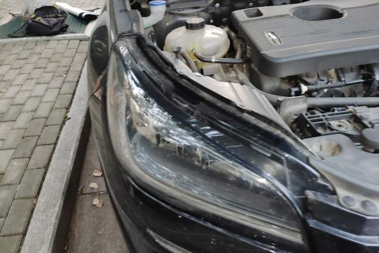 Used Lincoln Corsair 2021 2.0T Two-Wheel Drive Deluxe Edition Right Front Headlight