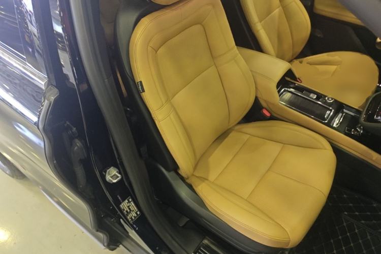 Used Lincoln Corsair 2021 2.0T Two-Wheel-Drive Luxury Edition Right Front Seat