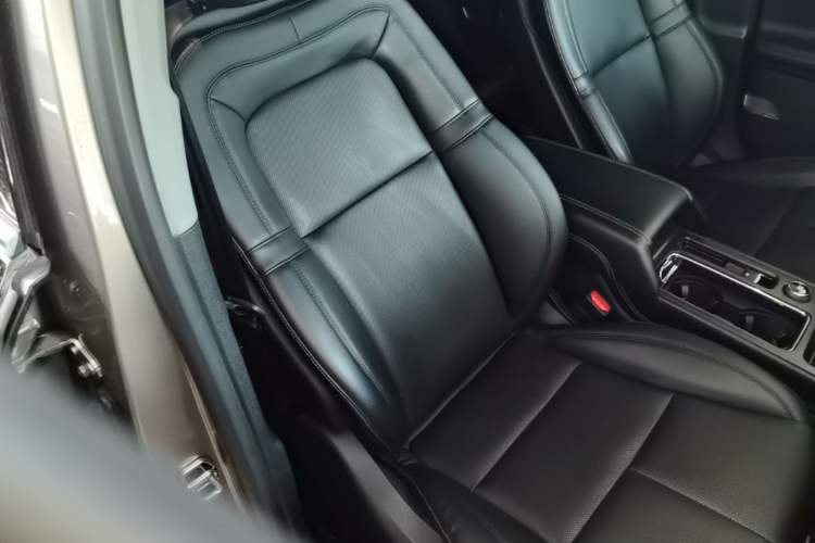 Used Lincoln Corsair 2021 2.0T Two-Wheel Drive Deluxe Edition Right Front Seat