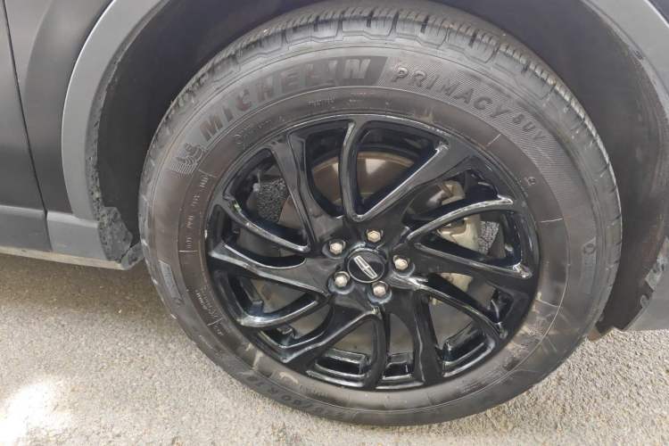 Used Lincoln Corsair 2021 2.0T Two-Wheel-Drive Luxury Edition Right Front Wheel Hub