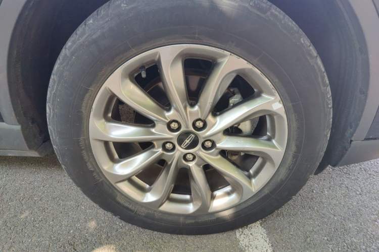 Used Lincoln Corsair 2021 2.0T Two-Wheel Drive Deluxe Edition Right Front Wheel Hub