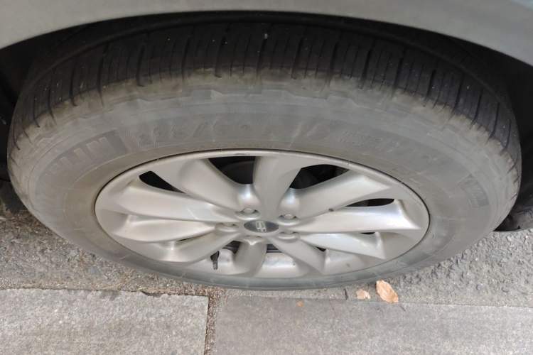 Used Lincoln Corsair 2021 2.0T Two-Wheel Drive Deluxe Edition Right Front Wheel Hub