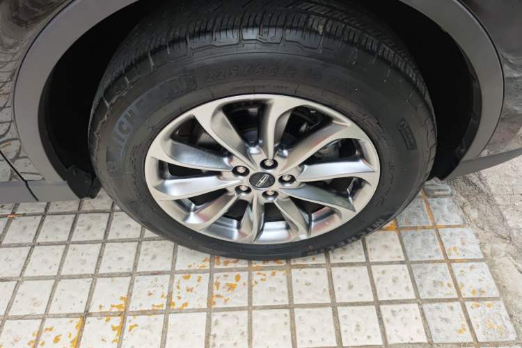 Used Lincoln Corsair 2021 2.0T Two-Wheel Drive Deluxe Edition Right Front Wheel Hub