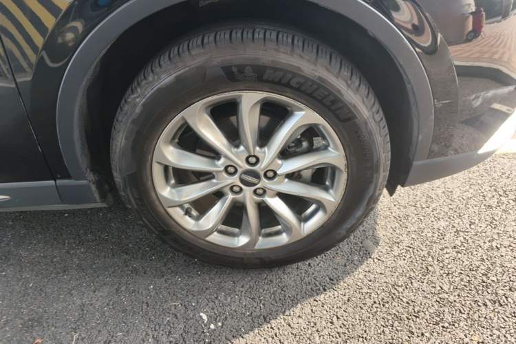 Used Lincoln Corsair 2021 2.0T Two-Wheel Drive Deluxe Edition Right Front Wheel Hub
