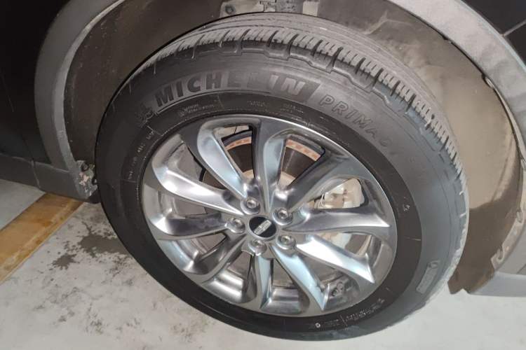 Used Lincoln Corsair 2021 2.0T Two-Wheel Drive Deluxe Edition Right Front Wheel Hub