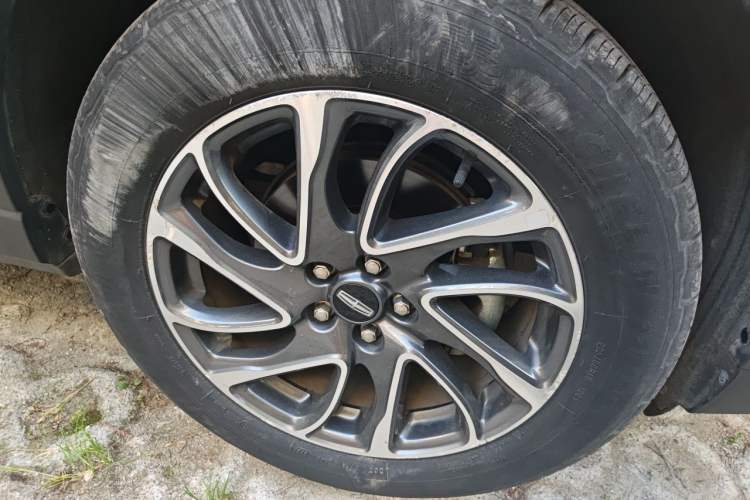 Used Lincoln Corsair 2021 2.0T Two-Wheel Drive Deluxe Edition Right Front Wheel Hub