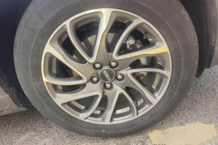 Used Lincoln Corsair 2021 2.0T Two-Wheel-Drive Luxury Edition Right Front Wheel Hub