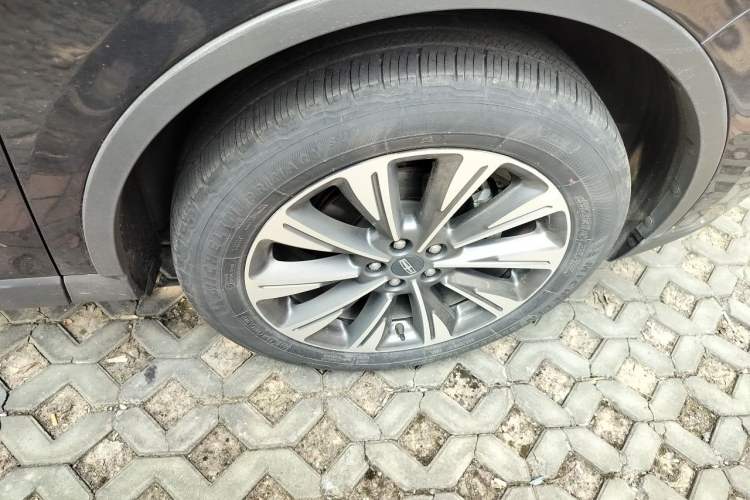 Used Lincoln Corsair 2021 2.0T Two-Wheel-Drive Luxury Edition Right Front Wheel Hub