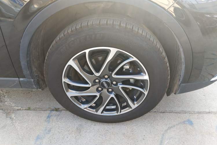 Used Lincoln Corsair 2021 2.0T Two-Wheel-Drive Luxury Edition Right Front Wheel Hub
