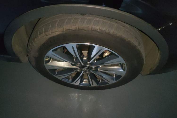 Used Lincoln Corsair 2021 2.0T Two-Wheel Drive Deluxe Edition Right Front Wheel Hub