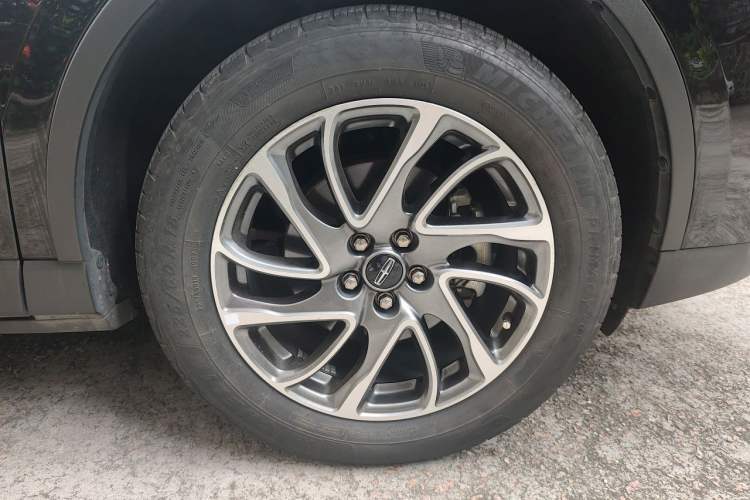 Used Lincoln Corsair 2021 2.0T Two-Wheel-Drive Luxury Edition Right Front Wheel Hub